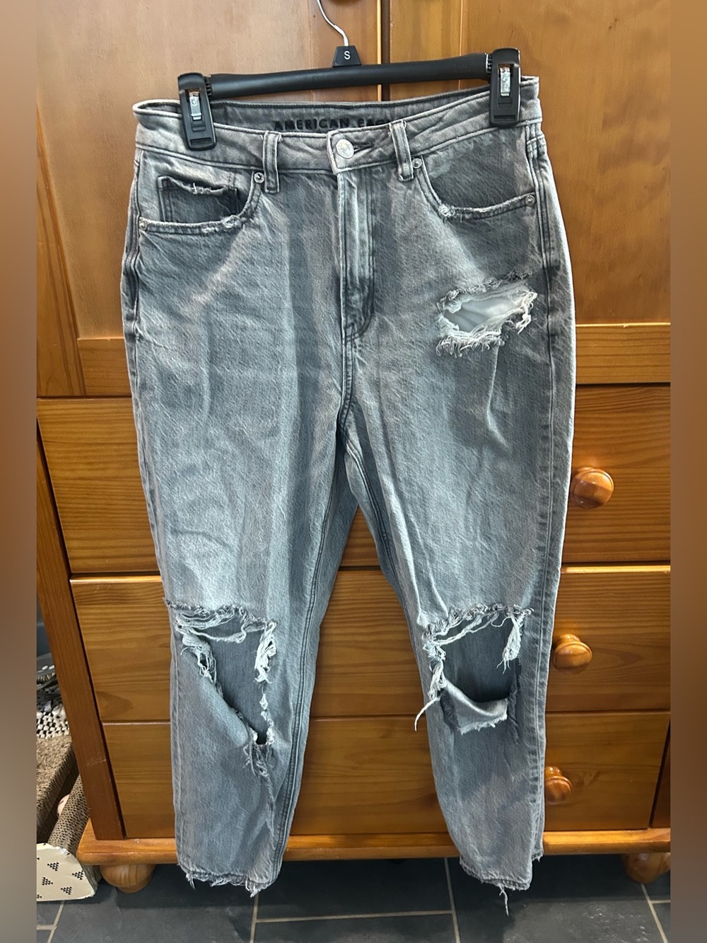 AE High-Rise Distressed Women's Jeans - Gray size 6